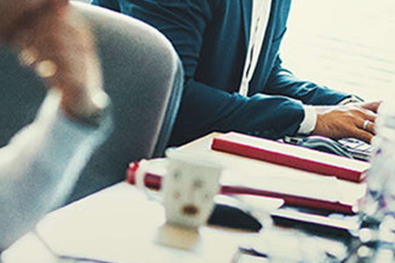 Oturarak çalışmak ve fazla kilolar kıl dönmesi riskini artırabilir Oturarak çalışmak ve fazla kilolar kıl dönmesi riskini artırabilir